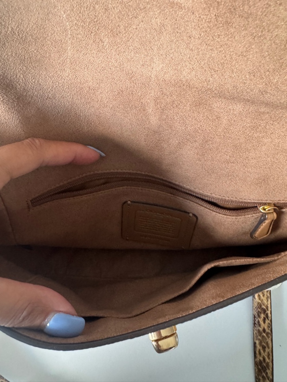 Coach Cream Leather Shoulder Bag with Gold Hardware and Snake-Print Trim - Picture 3 of 5